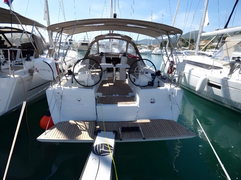 Kaštel Gomilica Sailboat 3 cabin 8 berths 8 guests 11.34 m Listing Number: #4872 3
