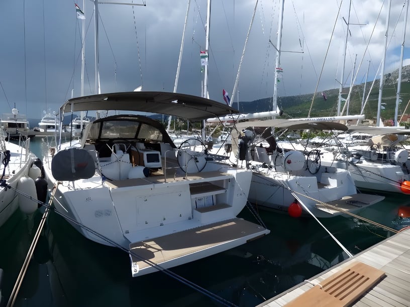 Kaštel Gomilica Sailboat 3 cabin 8 berths 8 guests 11.34 m Listing Number: #4872 5