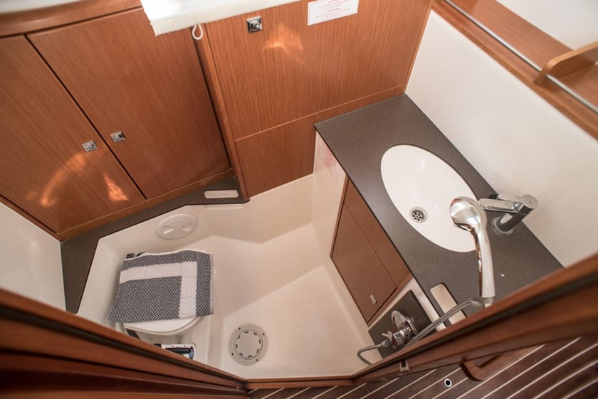 Nea Peramos - Attica Zeilboot Cabine 3  8  slaapplaatsen 8  gasten 11.3 m Lijstnummer: #488 5