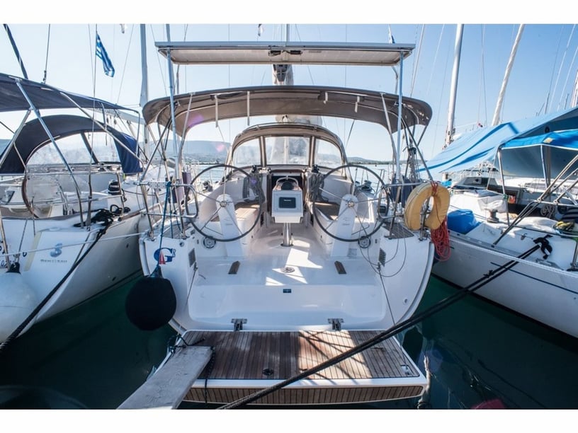 Nea Peramos - Attica Zeilboot Cabine 3  8  slaapplaatsen 8  gasten 11.3 m Lijstnummer: #488