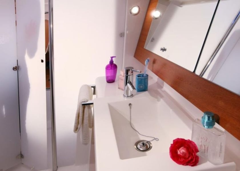 Ponta Delgada Sailboat 3 cabin 8 berths 8 guests 11.19 m Listing Number: #4885 4