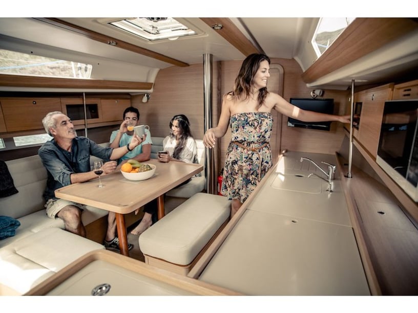 Ponta Delgada Sailboat 3 cabin 8 berths 8 guests 11.19 m Listing Number: #4885 5