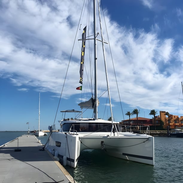 Portimão Catamaran Cabine 4  Couchettes 10  Invités 10  11.73 m Numéro de l'annonce: #4889 4