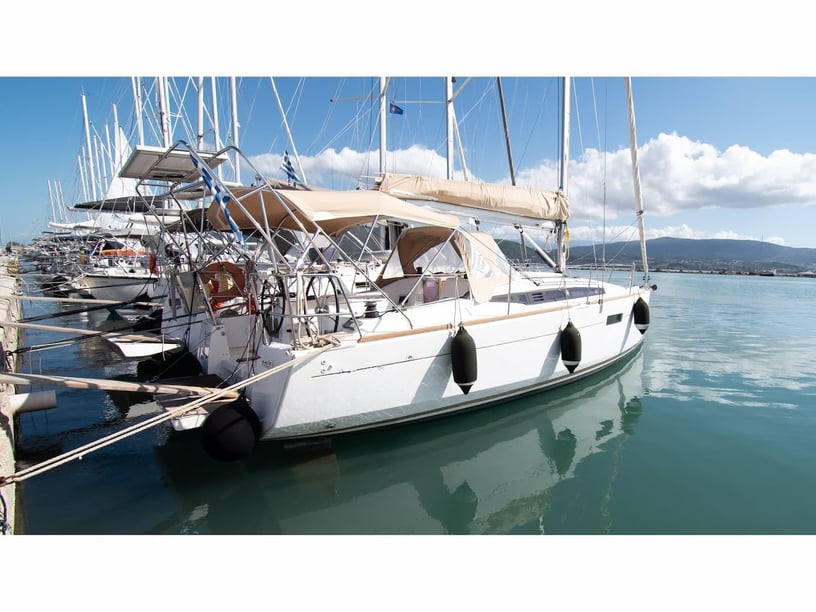 Nea Peramos - Attica Sailboat 3 cabin 6 berths 6 guests 10.34 m Listing Number: #492