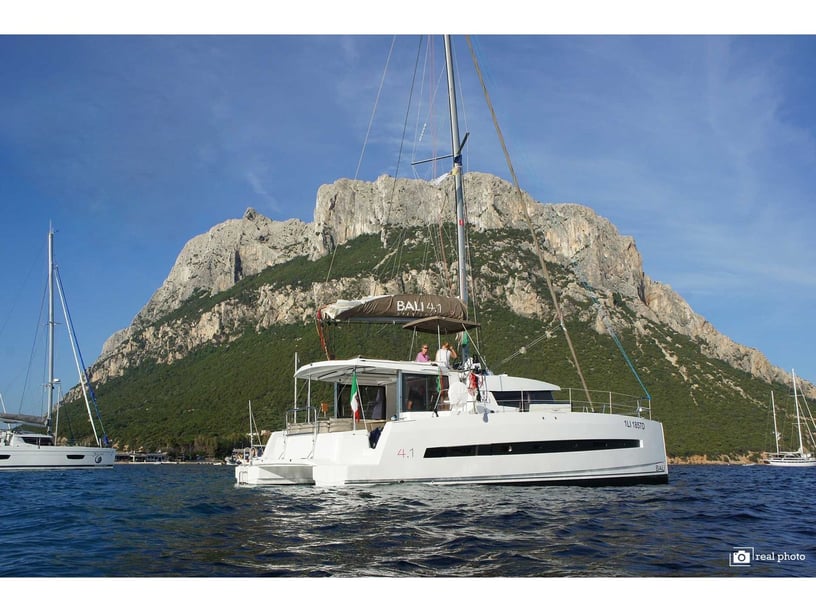 Cannigione Catamaran Cabine 4  8  slaapplaatsen 8  gasten 12.37 m Lijstnummer: #4952 2