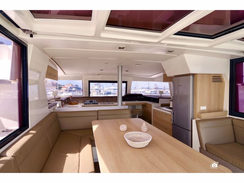 Cannigione Catamaran Cabine 4  Couchettes 8  Invités 8  12.37 m Numéro de l'annonce: #4952