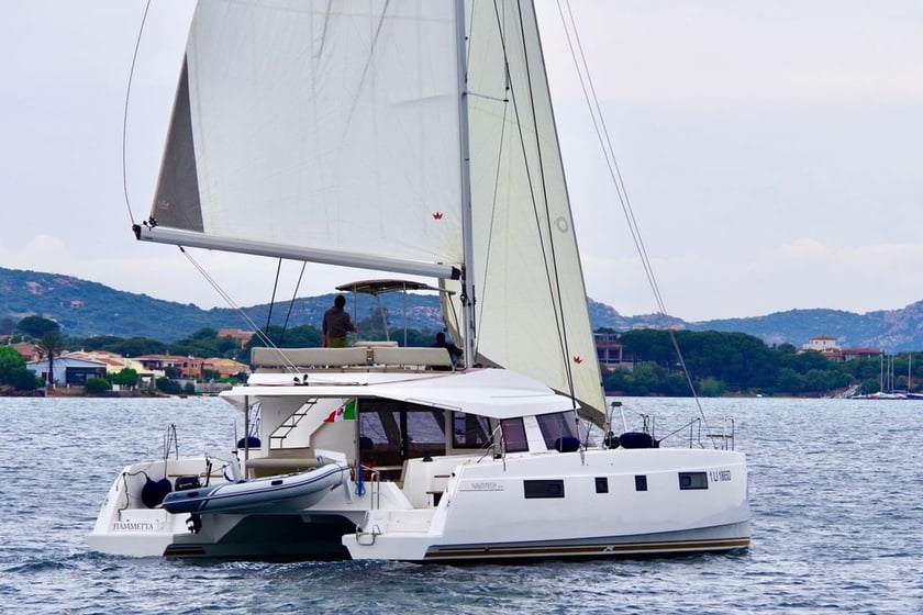 Cannigione Catamaran Cabine 4  10  slaapplaatsen 10  gasten 13.79 m Lijstnummer: #4954