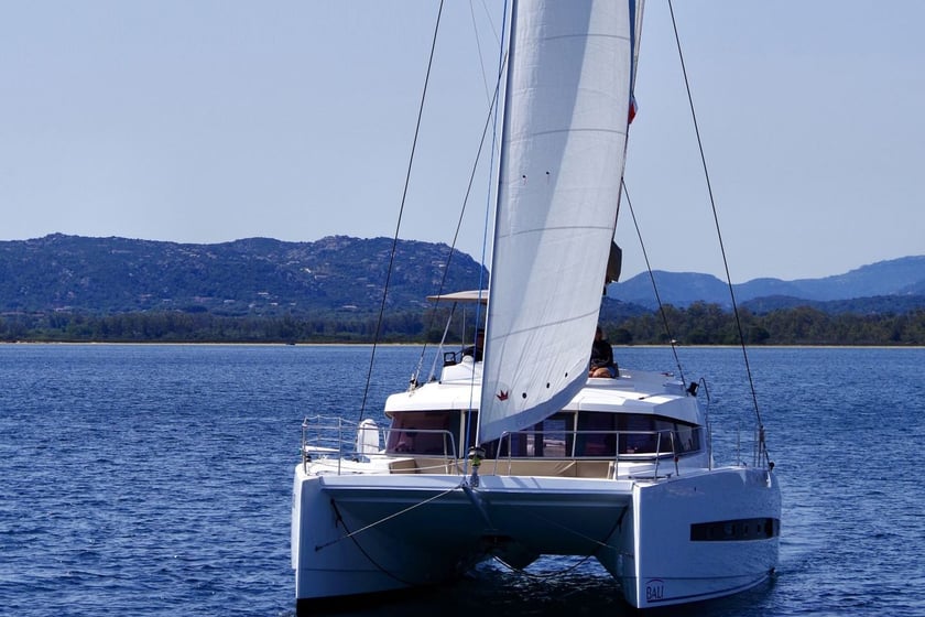 Cannigione Catamaran Cabine 4  8  slaapplaatsen 8  gasten 12.37 m Lijstnummer: #4955