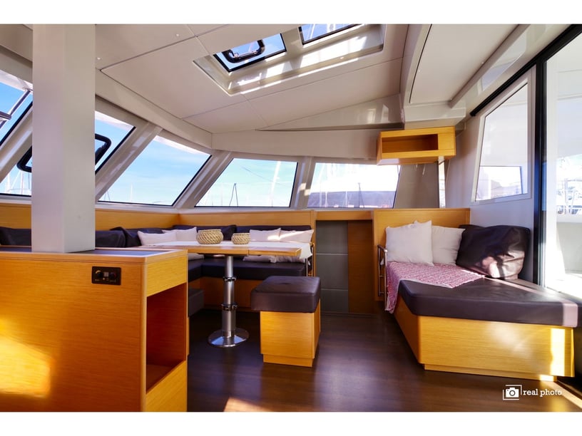 Cannigione Catamaran Cabine 4  10  slaapplaatsen 10  gasten 13.79 m Lijstnummer: #4957 3