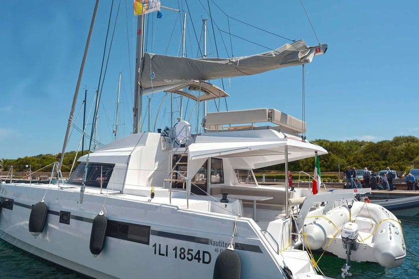 Cannigione Catamaran Cabine 4  10  slaapplaatsen 10  gasten 13.79 m Lijstnummer: #4957