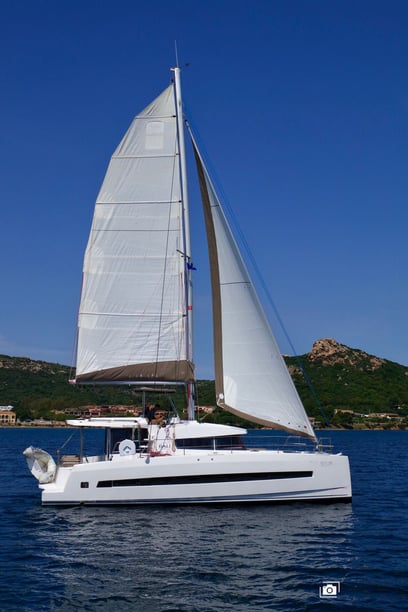 Cannigione Catamaran Cabine 4  Couchettes 8  Invités 8  12.37 m Numéro de l'annonce: #4962 4