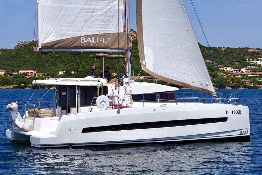 Cannigione Catamaran Cabine 4  8  slaapplaatsen 8  gasten 12.37 m Lijstnummer: #4962