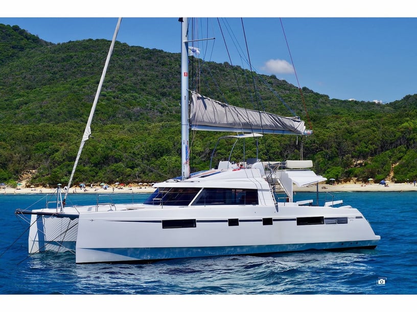 Puntone Catamaran Cabine 4  10  slaapplaatsen 10  gasten 13.79 m Lijstnummer: #4965 2