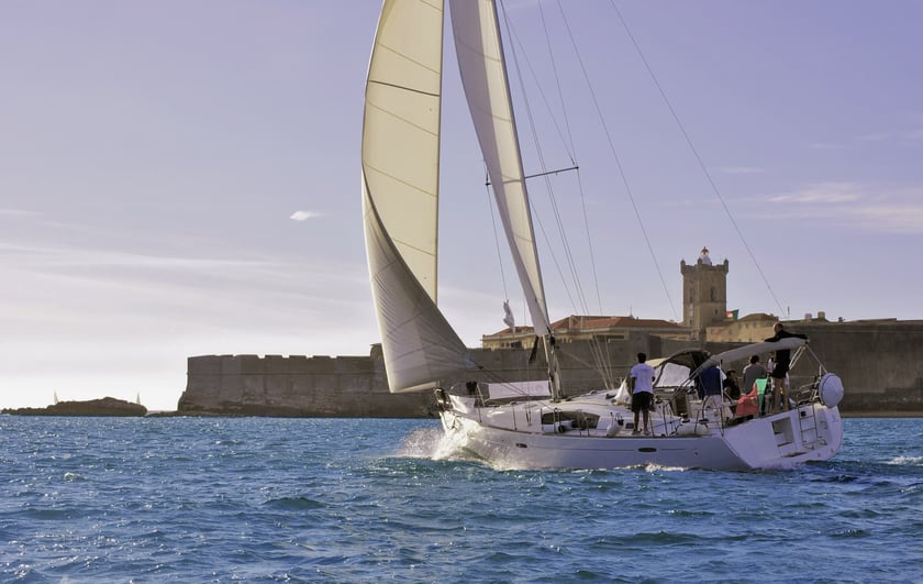 Lisbonne Voilier Cabine 4  Couchettes 10  Invités 10  13.1 m Numéro de l'annonce: #5005 5