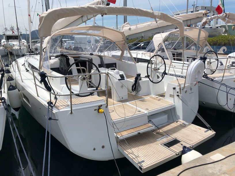 Portisco Sailboat 4 cabin 8 berths 8 guests 13.39 m Listing Number: #5023 5