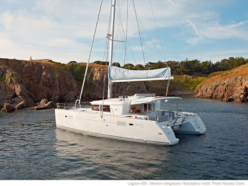 Portisco Catamaran Cabine 5  9  slaapplaatsen 9  gasten 13.96 m Lijstnummer: #5036