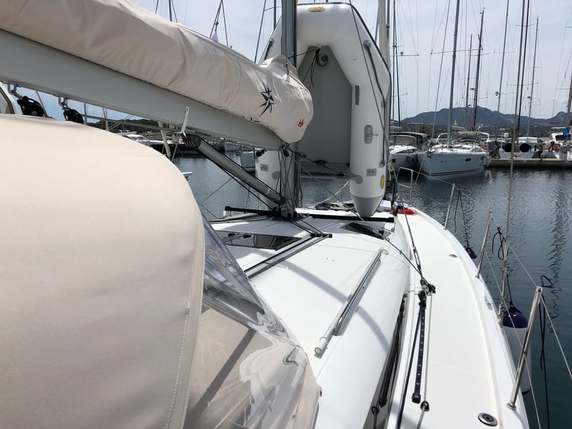 Portisco Sailboat 4 cabin 8 berths 8 guests 13 m Listing Number: #5044 5