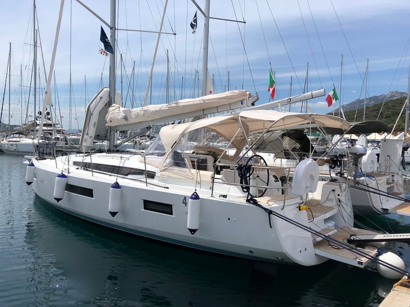 Portisco Sailboat 4 cabin 8 berths 8 guests 13 m Listing Number: #5044 3