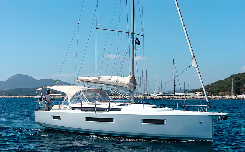 Portisco Sailboat 4 cabin 8 berths 8 guests 13 m Listing Number: #5050 4