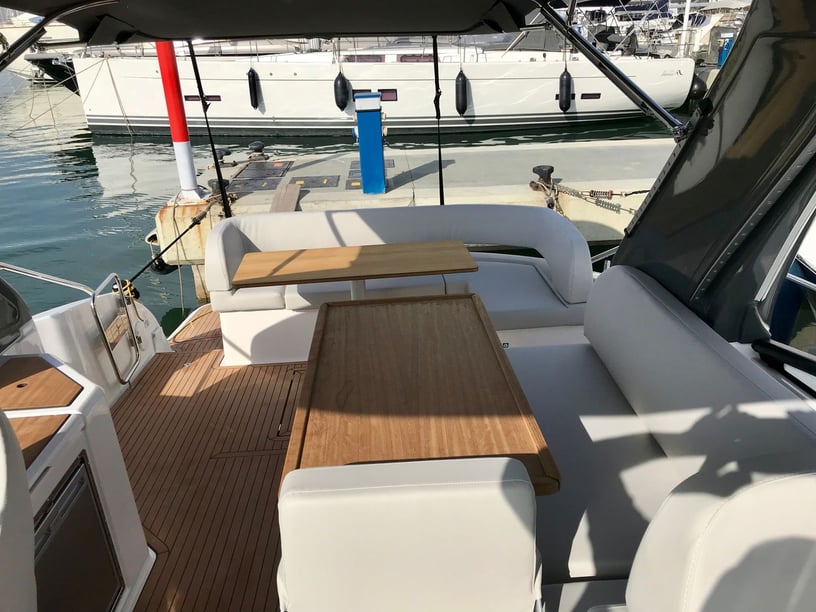 Palma de Majorque Bateau à moteur Cabine 2  Couchettes 4  Invités 4  11.6 m Numéro de l'annonce: #5115 3