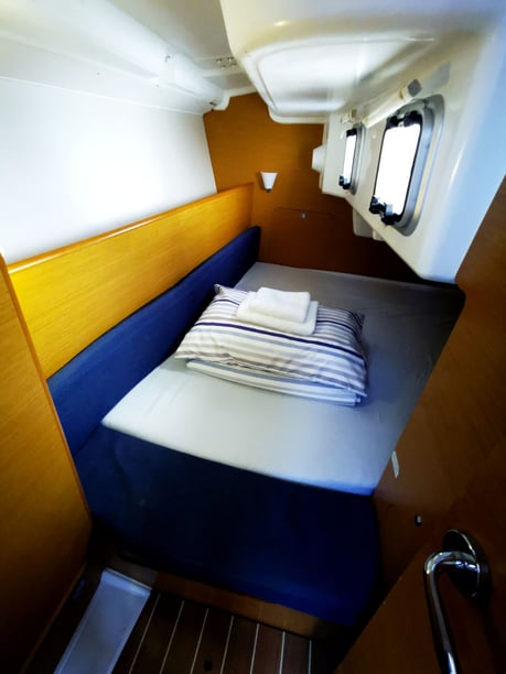 Novi Vinodolski Sailboat 2 cabin 5 berths 5 guests 9.74 m Listing Number: #5183 4