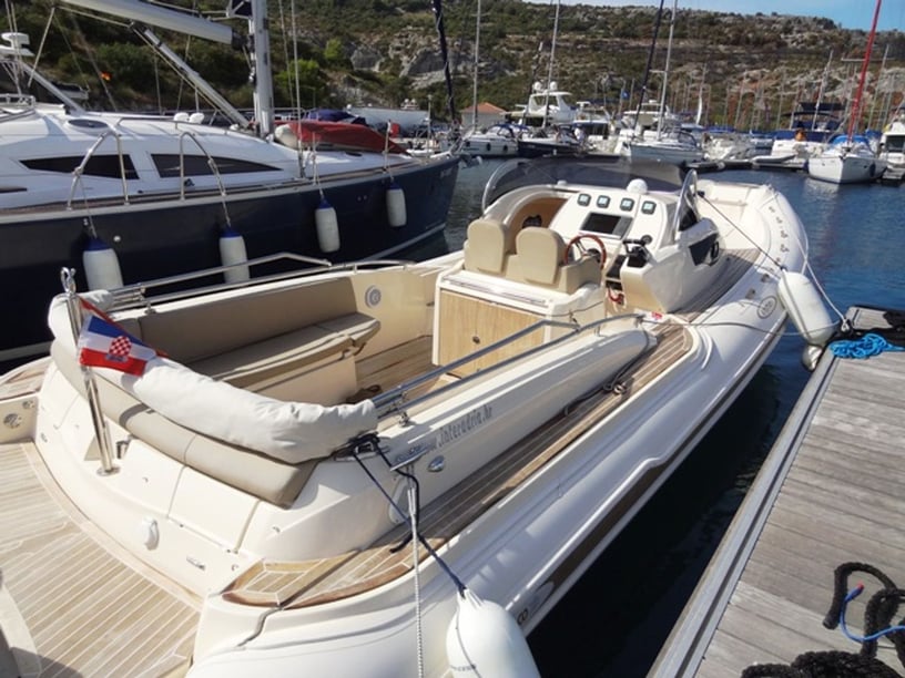 Primošten Motorboat 1 cabin 2 berths 10 guests 9.98 m Listing Number: #5192 2