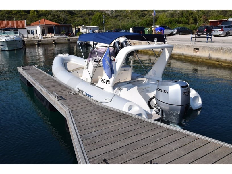 Primošten Motorboat  8 berths 8 guests 6.45 m Listing Number: #5194