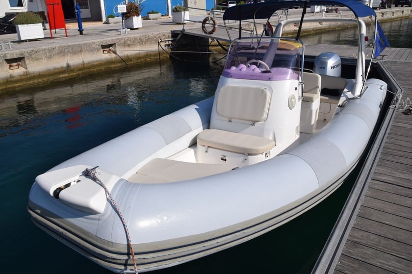 Primošten Motorboat  8 berths 8 guests 6.45 m Listing Number: #5194 5