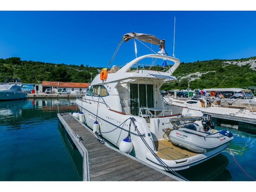 Primošten Motorboat 2 cabin 4 berths 4 guests 11.13 m Listing Number: #5195 5