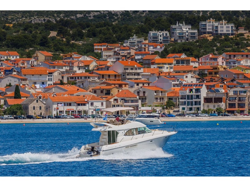 Primošten Motorboat 2 cabin 4 berths 4 guests 11.13 m Listing Number: #5195 4