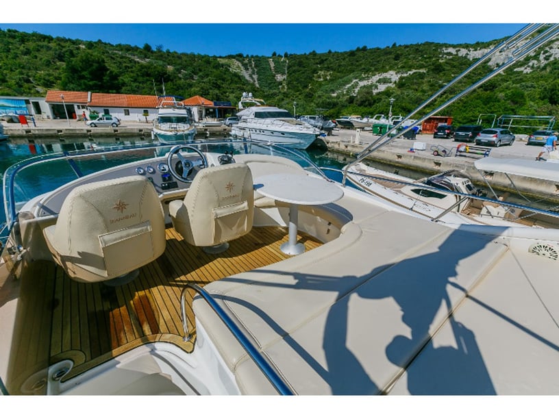 Primošten Motorboat 2 cabin 4 berths 4 guests 11.13 m Listing Number: #5195 3