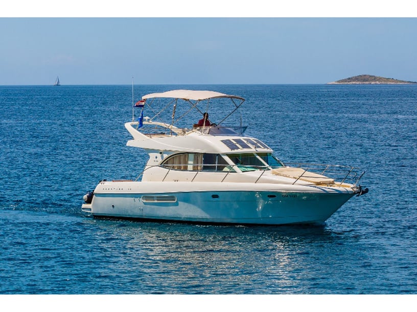 Primošten Motorboat 2 cabin 4 berths 4 guests 11.13 m Listing Number: #5195