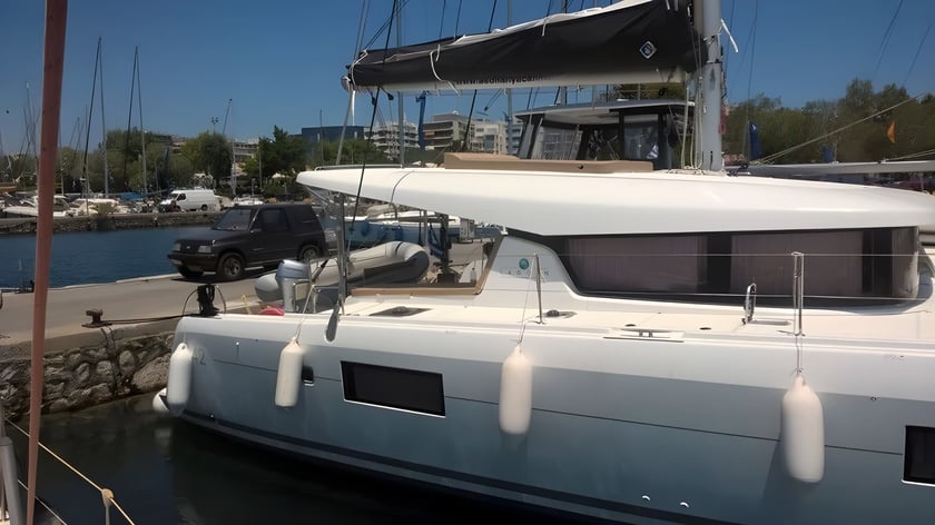 Preveza Catamaran 5 cabin 9 berths 10 guests 12.94 m Listing Number: #5208 4