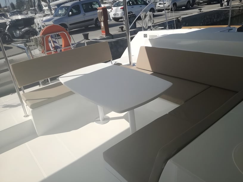 Prévéza Catamaran Cabine 6  Couchettes 12  Invités 12  13.96 m Numéro de l'annonce: #5215 5
