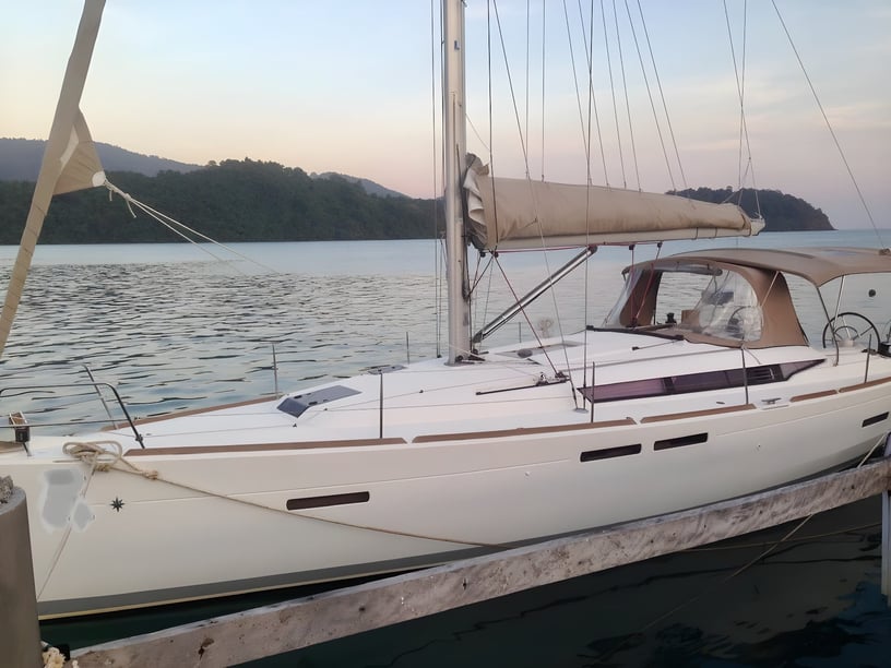 Koh Chang Zeilboot Cabine 3  6  slaapplaatsen 6  gasten 12.34 m Lijstnummer: #5222 5