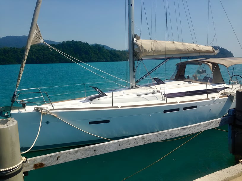 Koh Chang Zeilboot Cabine 3  6  slaapplaatsen 6  gasten 12.34 m Lijstnummer: #5223