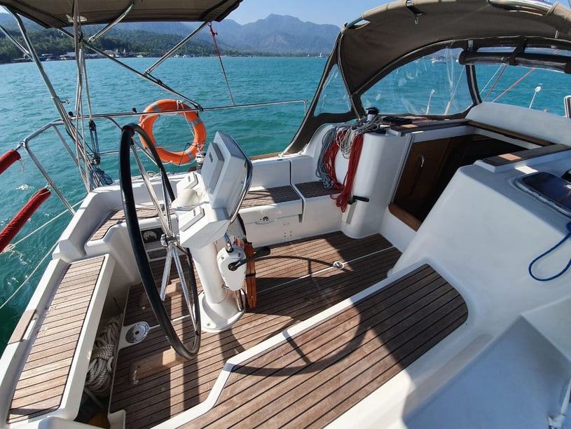 Koh Chang Zeilboot Cabine 2  4  slaapplaatsen 6  gasten 9.96 m Lijstnummer: #5225 3