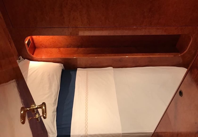 Olbia Yacht a motore cabina 4  cuccette 11  11  ospiti 27 m Numero dell'inserzione: #5246 4