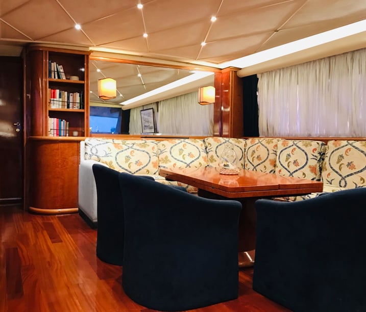 Olbia Yacht a motore cabina 4  cuccette 11  11  ospiti 27 m Numero dell'inserzione: #5246 5