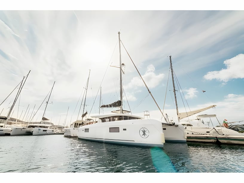 Sibenik Catamaran Cabine 6  Couchettes 12  Invités 12  12.94 m Numéro de l'annonce: #5306 3