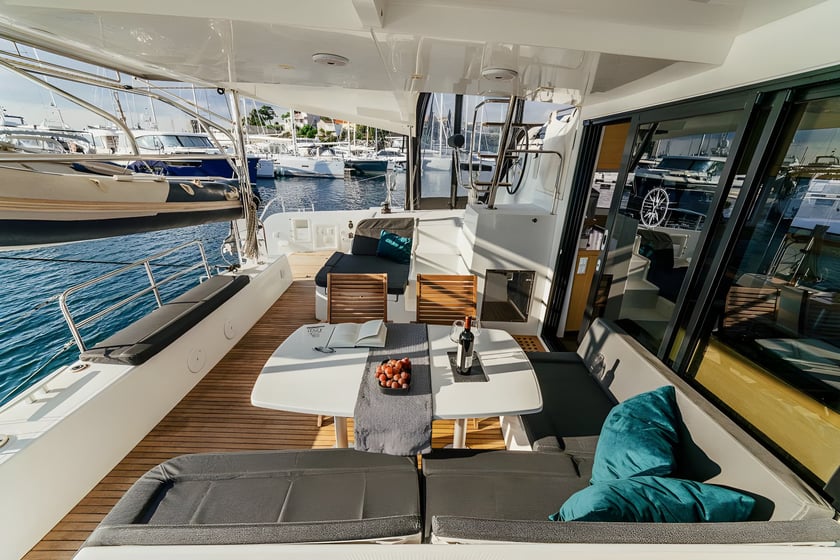 Sibenik Katamaran 6 Kabine 12 Liegeplätze 12 Gäste 12.94 m Nummer des Inserats: #5309 4