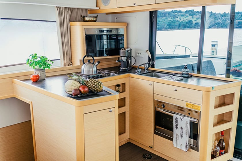 Šibenik Catamaran 6 cabin 12 berths 12 guests 12.94 m Listing Number: #5309 5