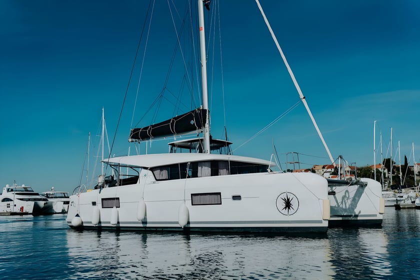 Sibenik Katamaran 6 Kabine 12 Liegeplätze 12 Gäste 12.94 m Nummer des Inserats: #5309