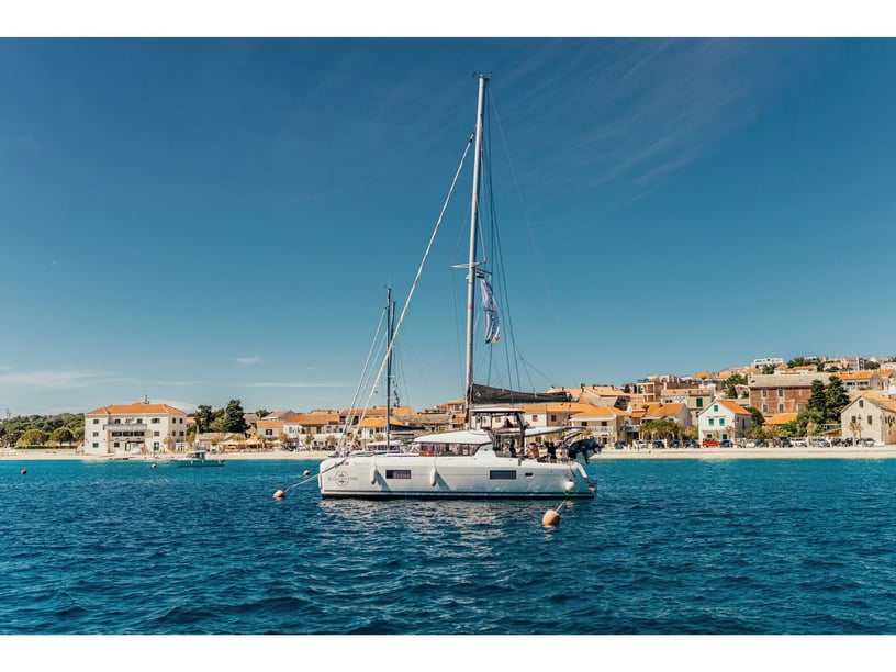 Šibenik Catamaran 6 cabin 12 berths 12 guests 12.94 m Listing Number: #5309