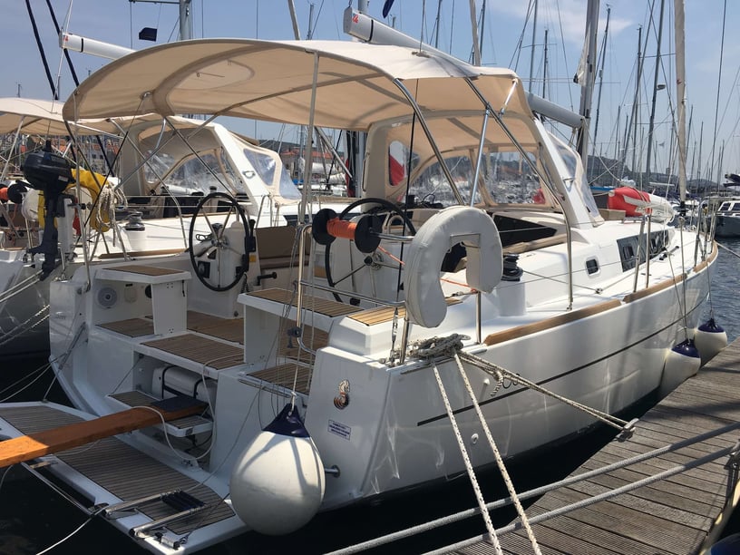 Šibenik Sailboat 3 cabin 8 berths 8 guests 11.55 m Listing Number: #5314 3