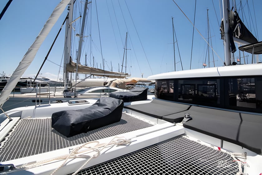 Paros Catamaran 6 cabin 12 berths 12 guests 12.8 m Listing Number: #5397 5