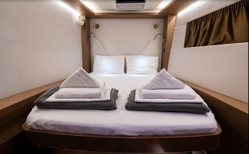 Paros Catamaran 7 cabin 12 berths 12 guests 15.3 m Listing Number: #5422 4