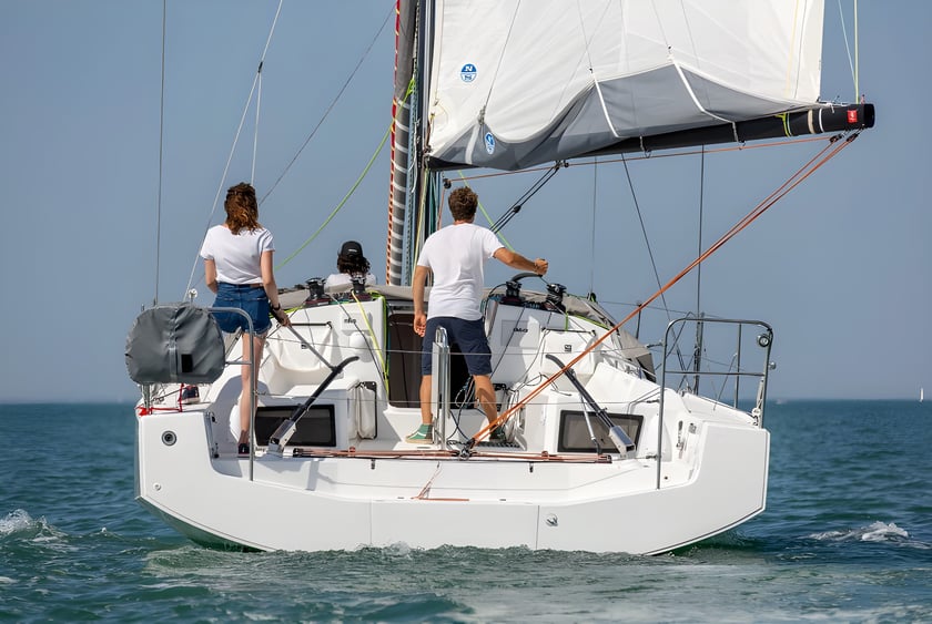 La Rochelle Segelboot 3 Kabine 6 Liegeplätze 6 Gäste 10.86 m Nummer des Inserats: #546 4