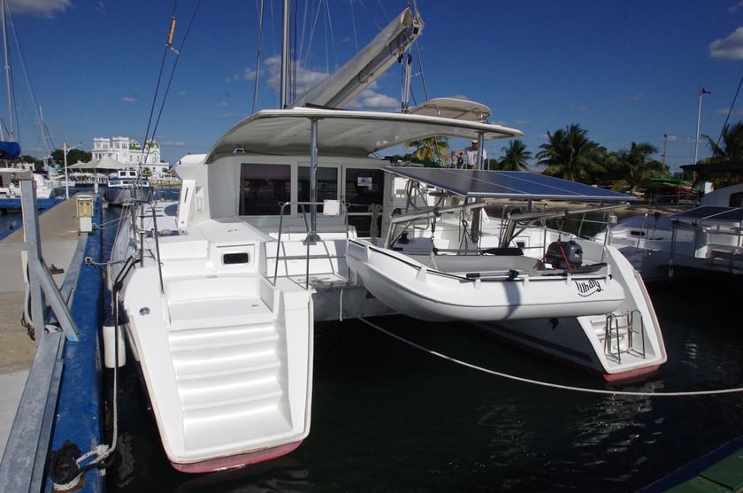 Cienfuegos Catamaran Cabine 5  Couchettes 9  Invités 9  12.61 m Numéro de l'annonce: #5494