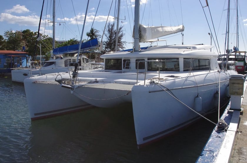 Cienfuegos Catamaran 5 cabin 9 berths 9 guests 12.61 m Listing Number: #5494 3